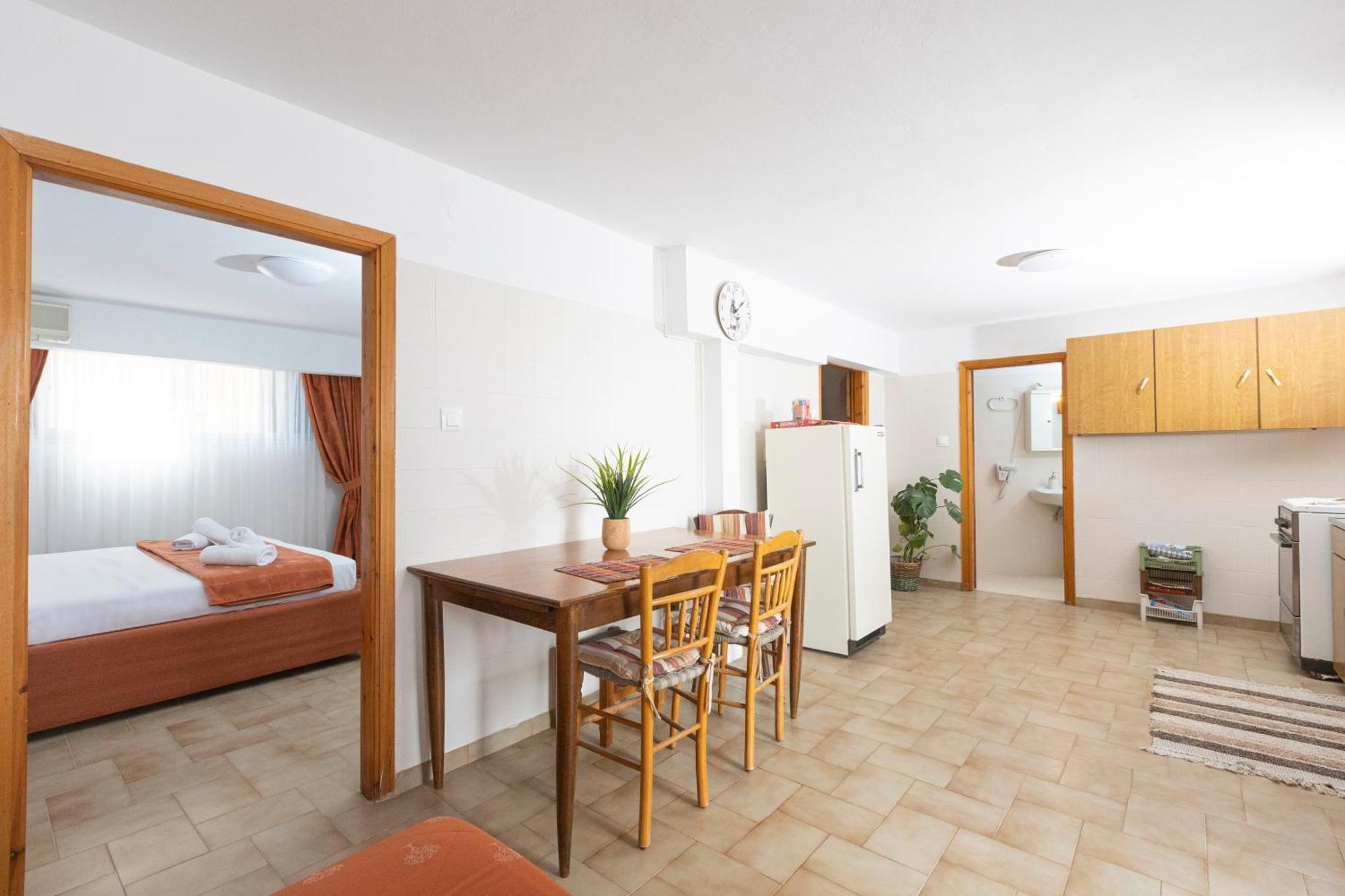 Oelia Rooms & Apartments Agia Marina  Экстерьер фото