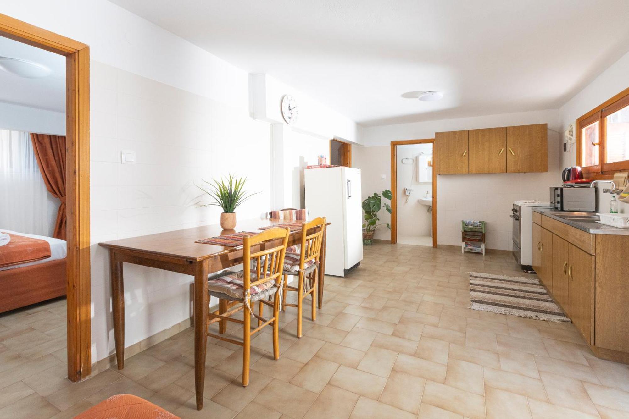 Oelia Rooms & Apartments Agia Marina  Экстерьер фото
